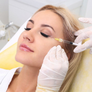 Copaderma e Aeskins Pioneirismo em Distribuição de Produtos Injetáveis Copaderma e Aeskins: Pioneirismo em Distribuição de Produtos Injetáveis
