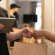 Boas práticas no recebimento de produtos (B2B): inspeção de embalagem, temperatura e documentação