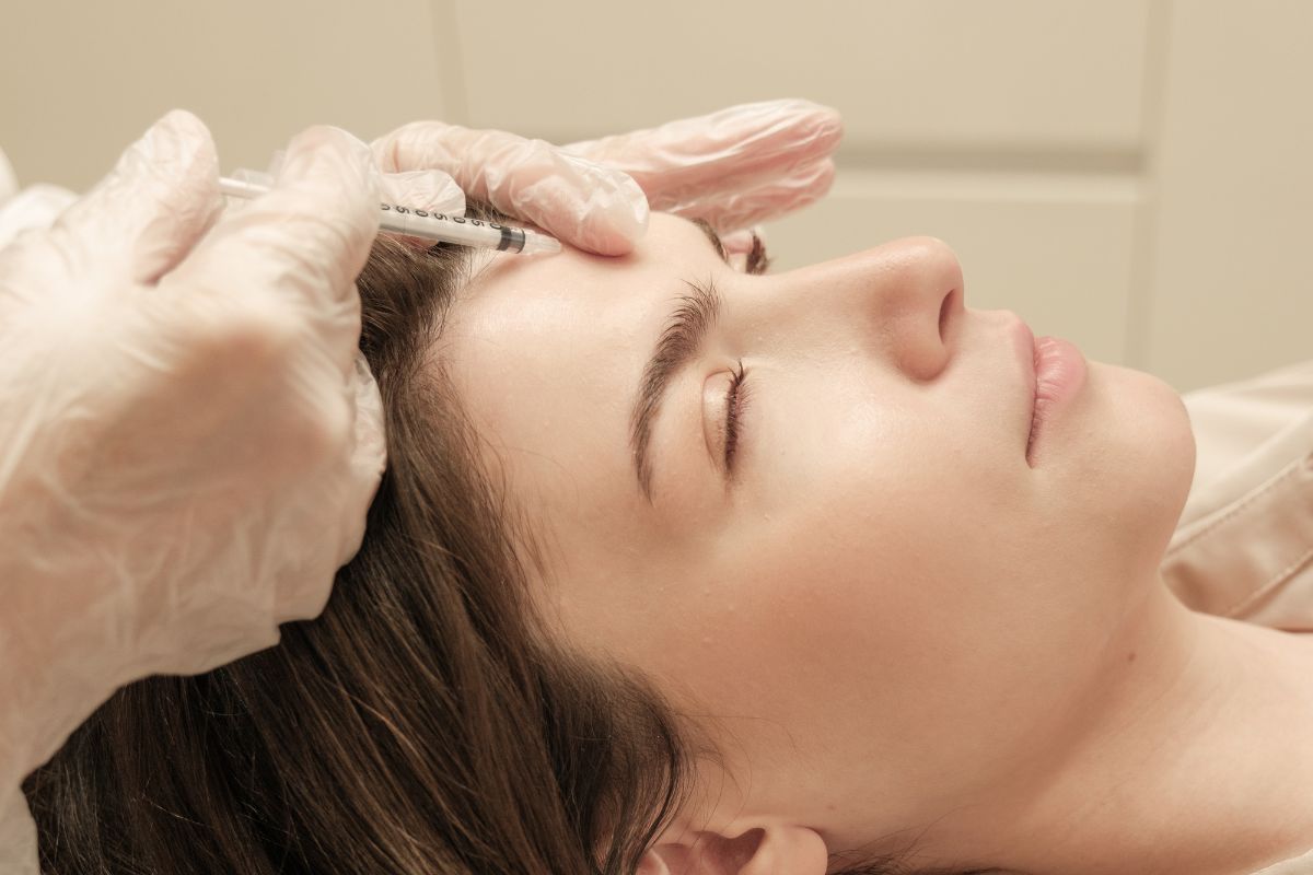 Farmacovigilância em estética: quando e como notificar eventos adversos (sem alarmismo)